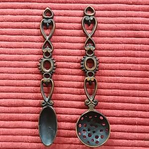 Light cast iron decorative spoons to hang on wall.